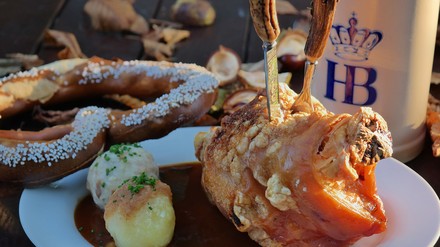 Der Waldgasthof Buchenhain in Baierbrunn versteigert ein Vier-Gänge-Menü für den guten Zweck. (Foto: © Waldgasthof Buchenhain)
Dinner im Waldgasthof Buchenhain