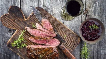 Schweinefleisch auf Hackbrett, zerschnitten