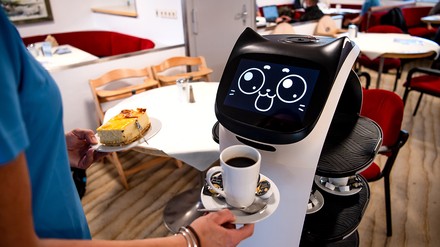 Roboter Bella Bot in der Gastronomie
