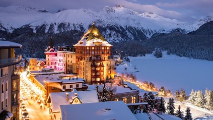 Badrutt’s Palace an einem Winterabend