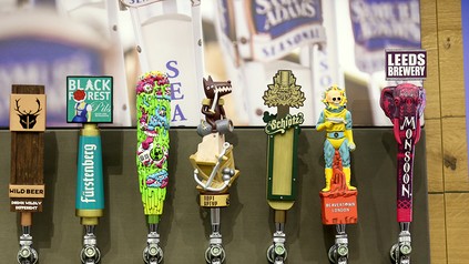 Verschiedene Zapfhähne unbekannter Brauereien