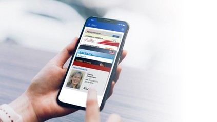 Handy mit geöffneter Wallet