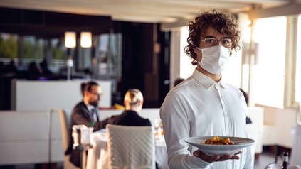 Kellner Innengastronomie Maske