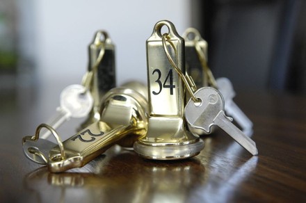 Mehrere Hotelzimmerschlüssel