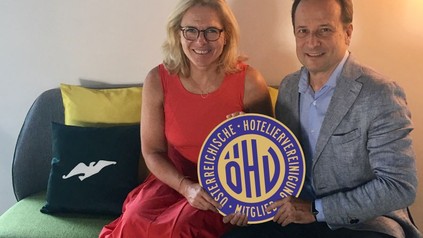 Arcotel-Vorstand Martin Lachout und ÖHV-Präsidentin Michaela Reitterer