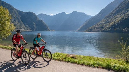 2 radfahrer am Hallstädtersee