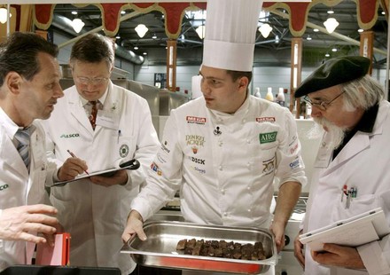 Johannes Hoesli, Horst Kuchanicky und Kurt Scheller im Interview mit Thomas Marienfeld beim Kochwettbewerb des Verbandes der Köche im Jahr 2007