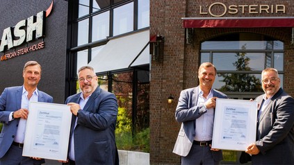 Zertifikat Übergabe vor The ASH und L'Osteria